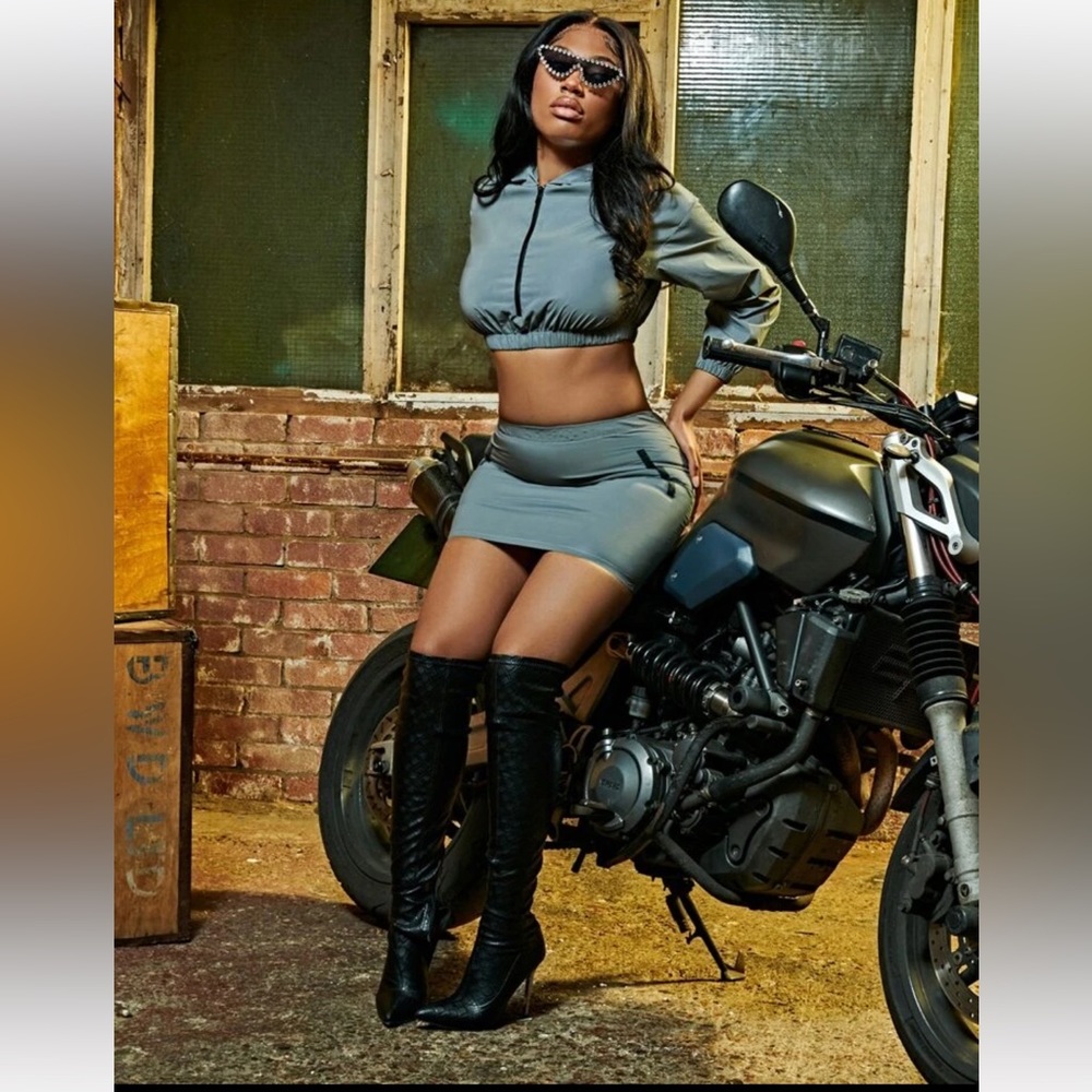 SHEIN SXY Reflective Drop Shoulder Hooded Crop Jacket & Elastic Waist Skirt - Picture 5 of 8